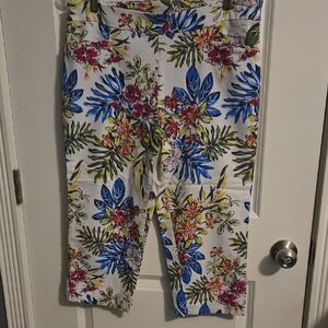Time and Tru Floral Capris - Multicolor